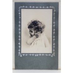 FETITA CU ROCHIE ALBA , FOTOGRAFIE TIP CARTE POSTALA , INCEPUTUL SEC. XX