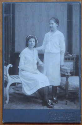 Foto pe carton gros , Eugen Lippert , Bistrita , sfarsit secol 19 ; Tinere foto