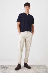 Medicine pantaloni barbati, culoarea bej, cu fason cargo