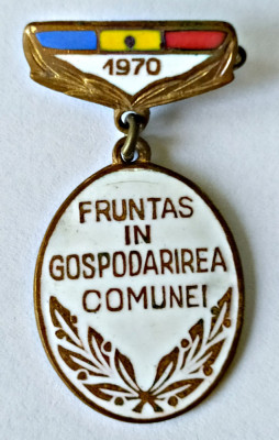 INSIGNA FRUNTAS IN GOSPODARIREA COMUNEI 1970 foto
