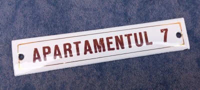 placuta emailata apartamentul 7 foto