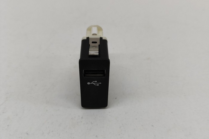 USB MINI COUNTRYMAN F60 2020 OEM: 6820397 26290265