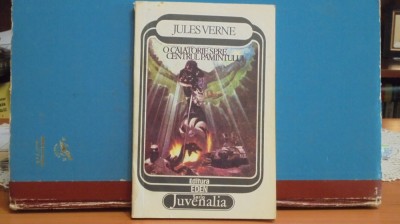 JULES VERNE - O CALATORIE SPRE CENTRUL PAMINTULUI - ROMAN DE AVENTURA SF - foto