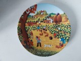 Farfurie ceramica de colecție, cu peisaj de toamna, din seria &bdquo;Stagioni Naif&rdquo; de Cesare Marchesini, 23cm