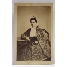 FOTOGRAF CARL BRUNNER , PISEK ( CEHIA ) , BATRANA IN STUDIO , FOTOGRAFIE TIP C.D.V. , SFARSITUL SEC. XIX