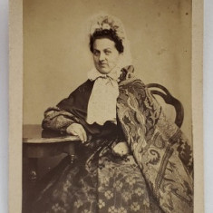 FOTOGRAF CARL BRUNNER , PISEK ( CEHIA ) , BATRANA IN STUDIO , FOTOGRAFIE TIP C.D.V. , SFARSITUL SEC. XIX