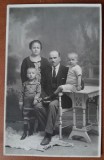 Fotografie tip carte postala, familie, 1926