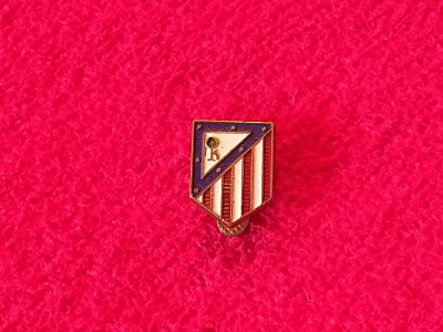 Insigna (cu talpa) fotbal - ATLETICO MADRID (Spania) foto