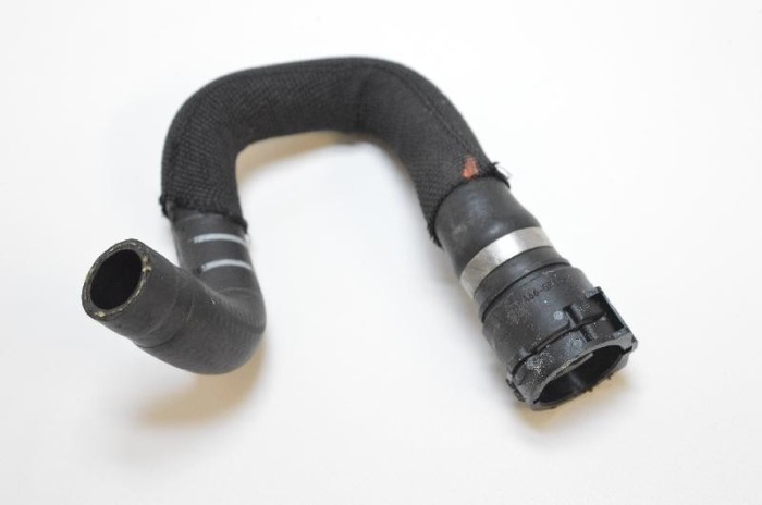 Furtun VOLVO V60 2017 OEM: 31368397 2576439