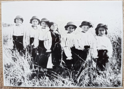 Copii in port popular, anii &amp;#039;30// reproducere de epoca foto