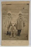 DOI COPII SI CAINELE HECTOR , BRASOV , FOTOGRAFIE FORMAT CARTE POSTALA , INCEPUTUL SEC. XX