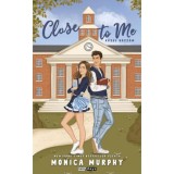 Close to Me - K&ouml;zel hozz&aacute;m - (K&uuml;l&ouml;nleges kiad&aacute;s) - Monica Murphy