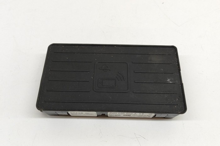 Stație de &icirc;ncărcare wireless AUDI Q7 4M 2017 OEM: 4M0035502A | 29373942