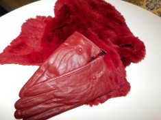 Esarfa blana naturala iepure , manusi noi piele naturala