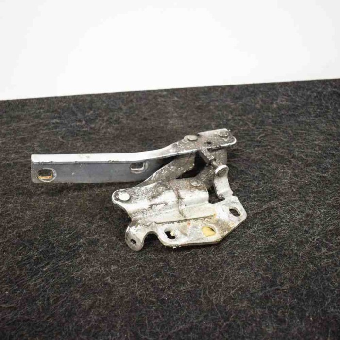 Balama capota st&acirc;nga față VW PASSAT Variant B6 3C5 2008 OEM: 3C0823301E 3597593