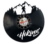 Ceas de perete decorativ realizat din disc de vinil, Model Drumetie Munte Hiking Rucsacar Natura, Negru, 30 cm