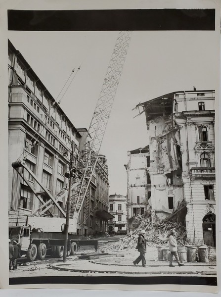 STRADA LIPSCANI , ZONA MAGAZINULUI VICTORIA , CLADIRI AFECTATE DE CUTREMURUL DIN 1977 , FOTOGRAFIE DE PRESA , ANII &#039; 70