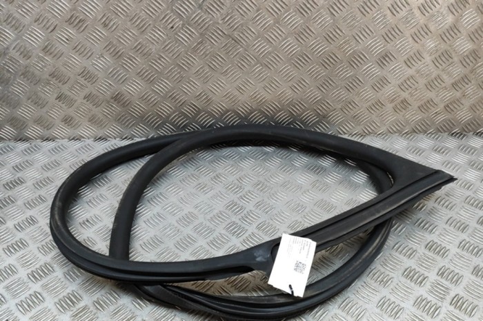 Garnitura ușă st&acirc;nga față PORSCHE Taycan 2021 OEM: 9J0831721,9J0.831.721 | 23954669