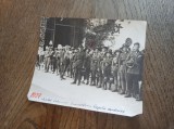 Cumpara ieftin FOTOGRAFIE GRUP CERCETASI, PALATUL COTROCENI, INMORMANTAREA REGELUI FERDINAND I, 1927