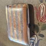 Tabachera SOBCO ,America ... anii 1920 , stil Art Deco , cu cabochon safir albastru , tehnica gold filled tricolor (suflat cu aur galben, roz,alb )