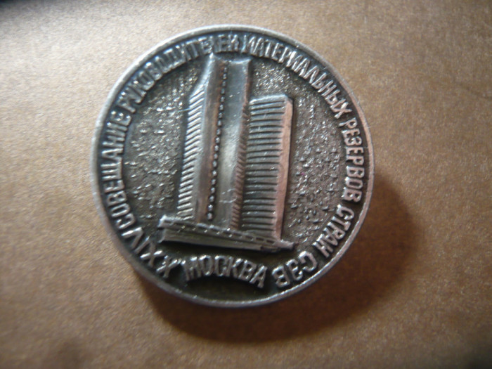 Insigna URSS - Meeting SZV la Moscova , metal , d=3cm