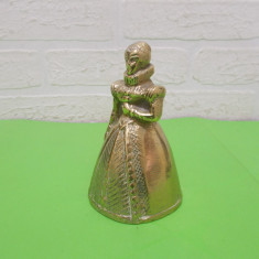 CLOPOT de masa VICTORIAN , masiv , din BRONZ , statueta DOAMNA cu CRINOLINA