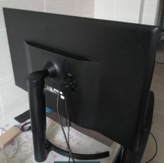 Monitor LED LG 32UK550-B 31.5 inch 4 ms 4K HDR FreeSync foto