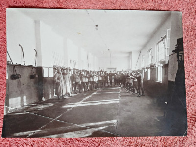 Fotografie, militari in sala de sport, perioada interbelica foto