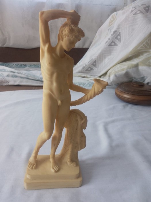 Statueta femeie