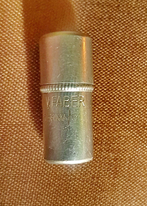 F395-Cutie mica A.W. Faber Germany veche cu lame taiat gen ferestrau.
