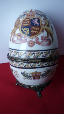 OU, OUA FABERGE CU BLAZON REGAL, BRONZ, 12 cm. foto