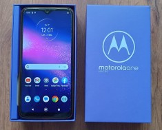 Motorola One Macro &icirc;n cutia originală