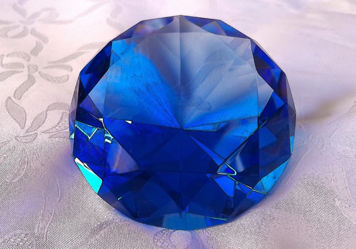 PRESPAPIER CRISTAL COLORAT 10 CM