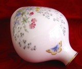 VAZA PORTELAN SELTMANN WEIDEN BAVARIA DECOR CU FLORI SI FLUTURI 17 CM