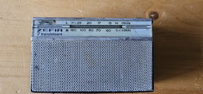 RADIO ZEFIR S 631 TN2 , 7 TRANZISTOARE ELECTRONICA , NU FUNCTIONEAZA .