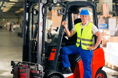 Angajam personal cu experienta in depozit STIVUITORISTI foto
