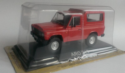 Macheta ARO 243 1980 - IXO/DeAgostini Masini de Legenda 1/43 foto