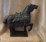 Statuetă africană lucrată manual, cal din lemn de dimensiuni considerabil