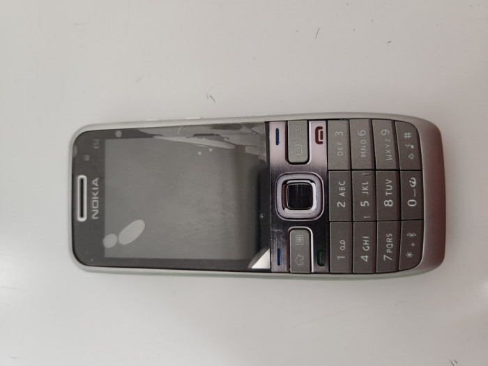 Telefon Nokia e52 defect se vinde pentru piese