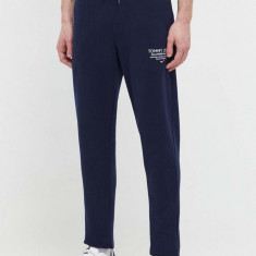 Tommy Jeans pantaloni de trening din bumbac culoarea bleumarin, cu imprimeu DM0DM18357