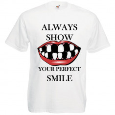 TRICOU MESAJ FUNNY &amp;quot;ALLWAYS SHOW YOUR PERFECT SMILE&amp;quot; foto