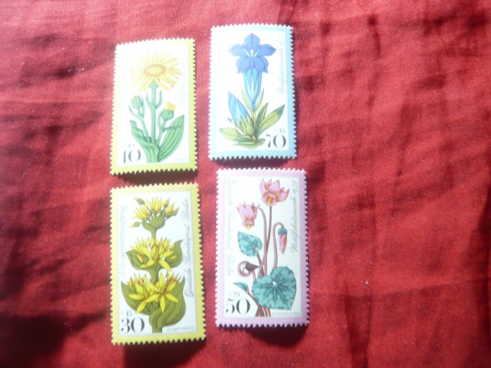Serie Berlin 1975 - Flori , 4 valori
