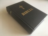BIBLIA SINODALA 1995 TIPARITA SUB INDRUMAREA PF TEOCTIST. REPRODUCE EDITIA 1982 FORMAT 21 X 15 CM. 1416 PAGINI + 6 HARTI LA SFARSITUL VOLUMULUI