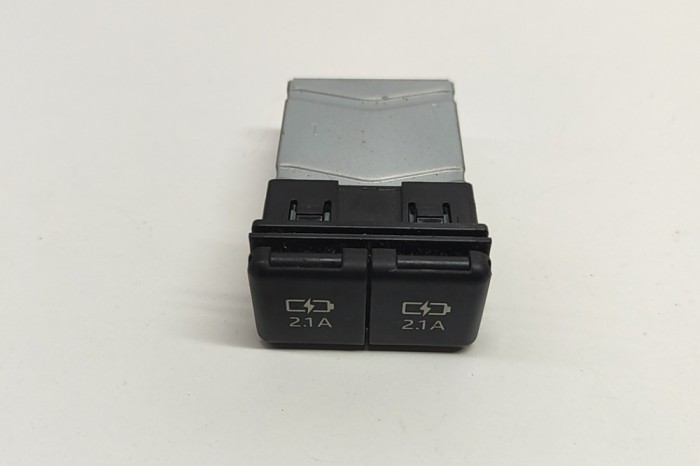 USB TOYOTA RAV 4 V XA50 2018 OEM: 85532-42010 30658797