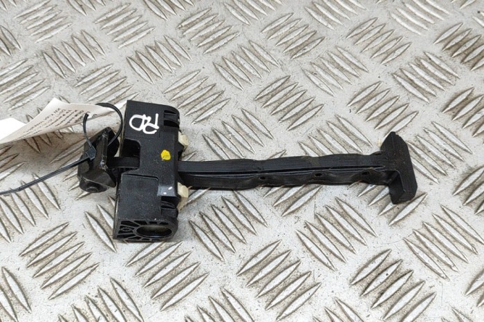 Limitator ușă dreapta față BMW 6 Gran Coupe F06 2014 OEM: 7275374 25972226