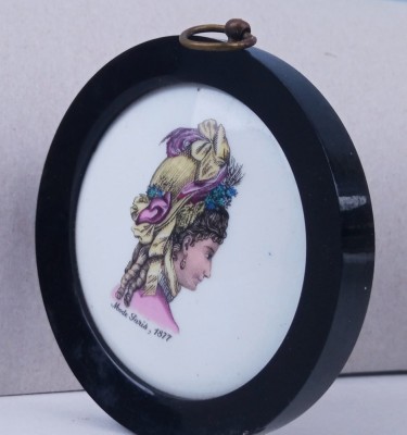 Medalion victorian de perete, realizat din ceramica foto