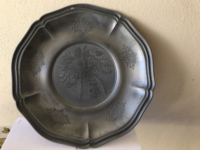 Frumoasa aplica de perete imensa din zinc,marcată,veche,motive florale,de decor.