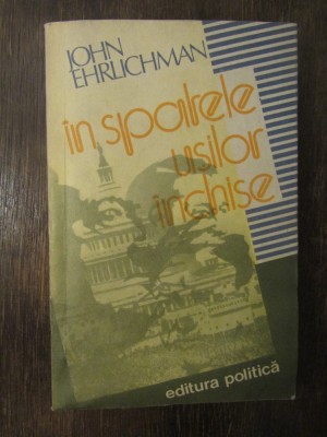 IN SPATELE USILOR INCHISE - JOHN EHRLICHMAN foto