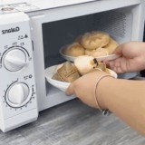 Raft Rotund 3 in 1 pentru Cuptor Microunde - Organizator 2 Niveluri, Dubleaza Spatiul, Rezistent la Caldura