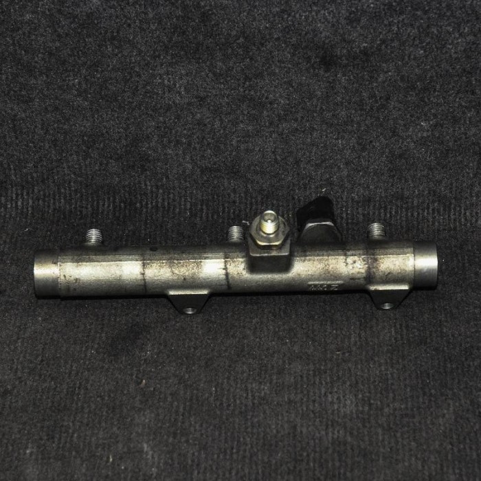 Rampa de combustibil st&acirc;nga AUDI A8 D3 4E2, 4E8 2006 OEM: 059130089D | 2043035